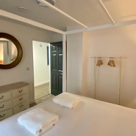 Apartment Ranmoor Serviced At Wilkinson Lane *